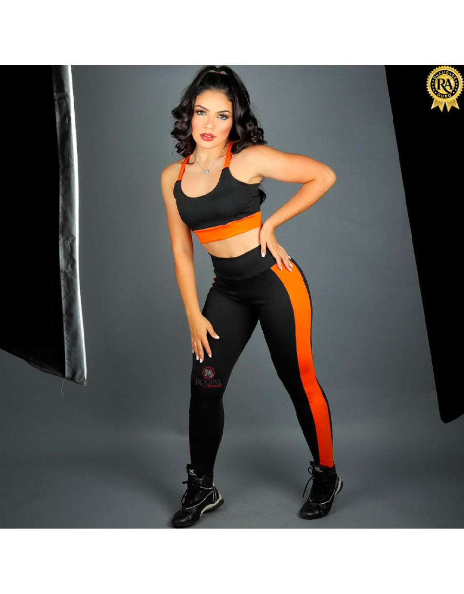 Conjunto Top Com Bojo E Calça Fitness Com Detalhes